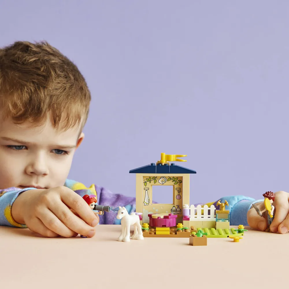 Friends Ponywasstal 41696|LEGO Store
